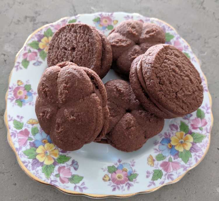 Chocolate cream biscuits